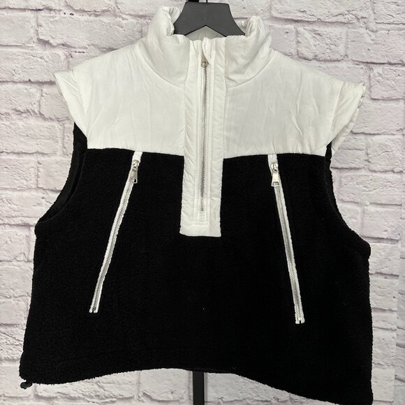 Chic Black and White Vest - Medium - Picture 1 of 3